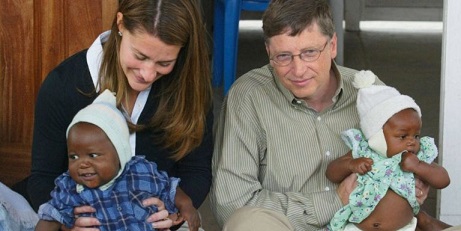Bill and Melinda Gates in Mozambique (http://www.townandcountrymag.com/society/g205/most (Juda Ngwenya/Reuters))